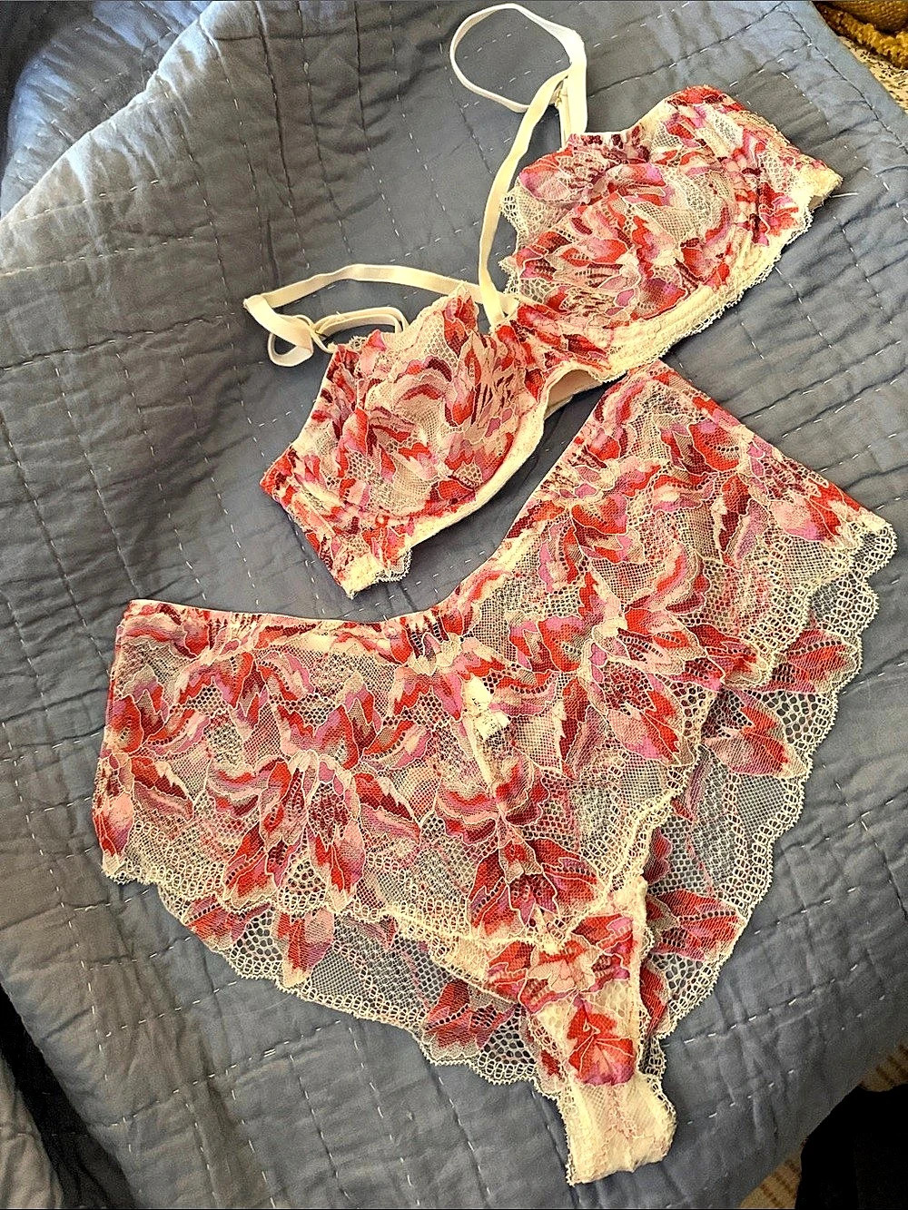Cosabella Paradiso V-Hipster Floral Lace Bra Set Red & Pink 36C, size L